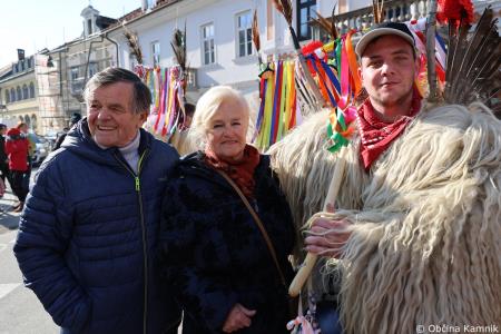 Kamnik so obiskali koranti iz Zamušanov pri Ptuju in v mestno jedro privabili nepregledno množico, željno ogleda tradicionalne pustne šege (71)